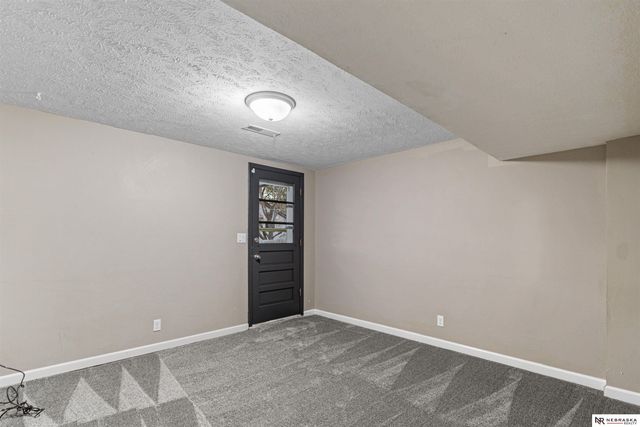 102 Hillcrest Avenue, Bellevue, NE 68005