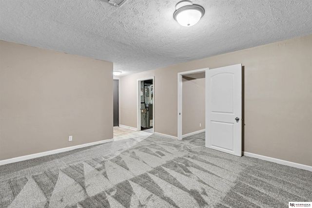 102 Hillcrest Avenue, Bellevue, NE 68005