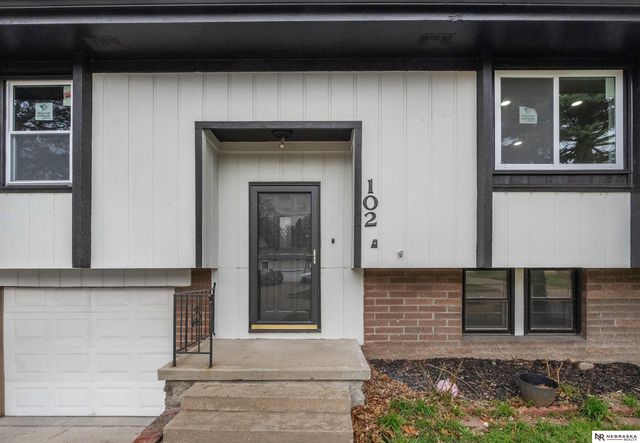 102 Hillcrest Avenue, Bellevue, NE 68005
