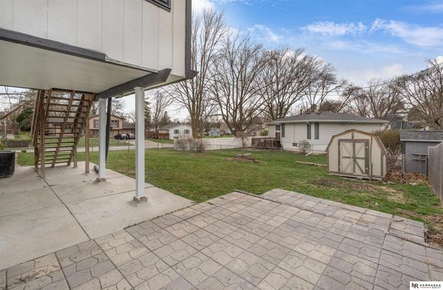 102 Hillcrest Avenue, Bellevue, NE 68005