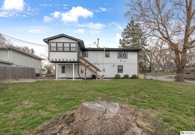 102 Hillcrest Avenue, Bellevue, NE 68005