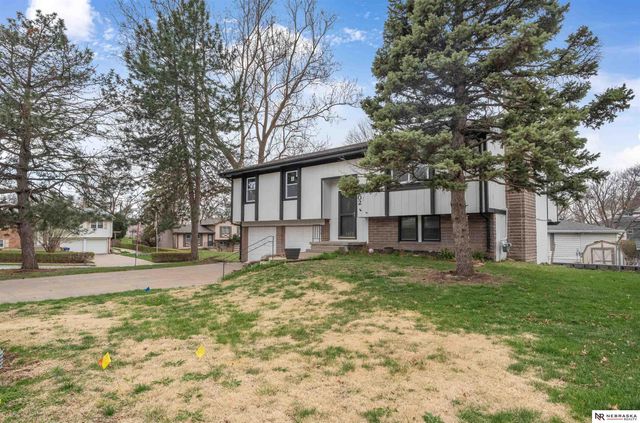 102 Hillcrest Avenue, Bellevue, NE 68005