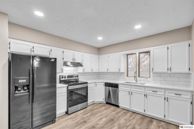 102 Hillcrest Avenue, Bellevue, NE 68005