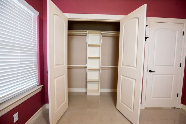 1802 The Park Dr, Kingsville, TX 78363