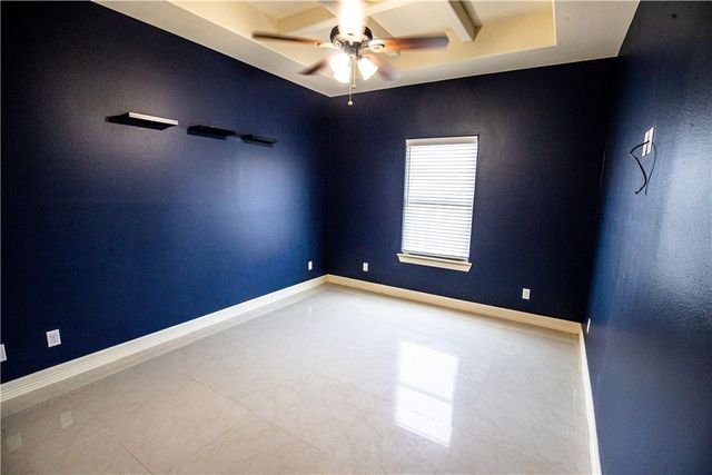 1802 The Park Dr, Kingsville, TX 78363