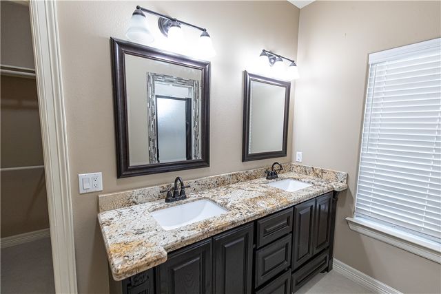 1802 The Park Dr, Kingsville, TX 78363