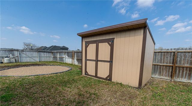 1802 The Park Dr, Kingsville, TX 78363