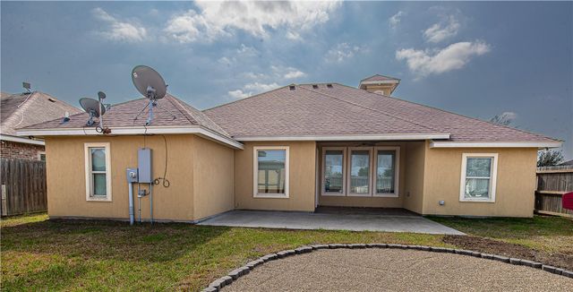 1802 The Park Dr, Kingsville, TX 78363