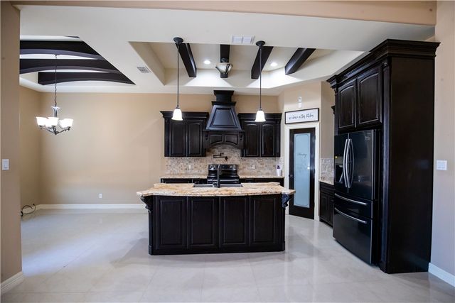 1802 The Park Dr, Kingsville, TX 78363