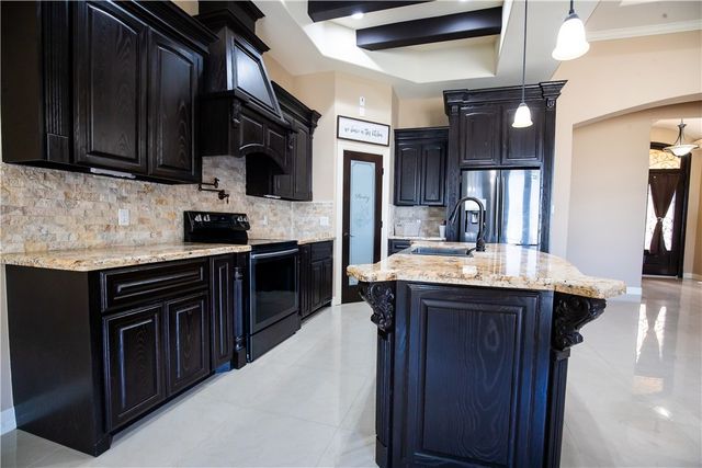 1802 The Park Dr, Kingsville, TX 78363