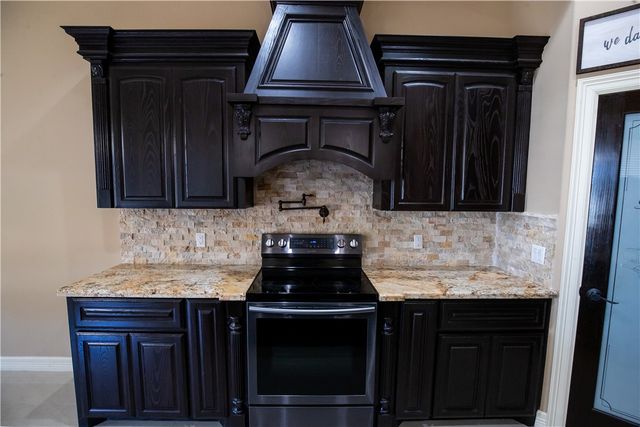 1802 The Park Dr, Kingsville, TX 78363