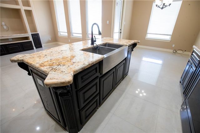 1802 The Park Dr, Kingsville, TX 78363