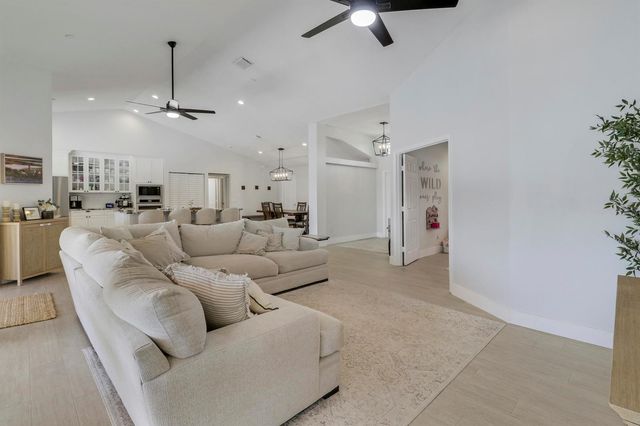 550 SE Ashley Oaks Way, Stuart, FL 34997
