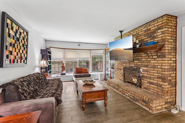 1213 Johnson Drive, Naperville, IL 60540