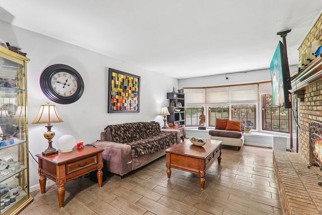 1213 Johnson Drive, Naperville, IL 60540