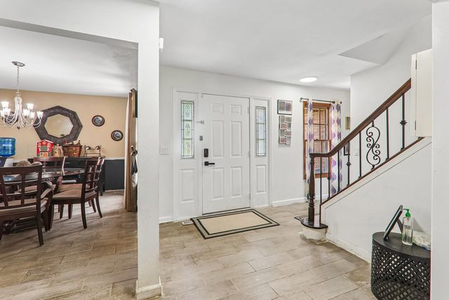 1213 Johnson Drive, Naperville, IL 60540