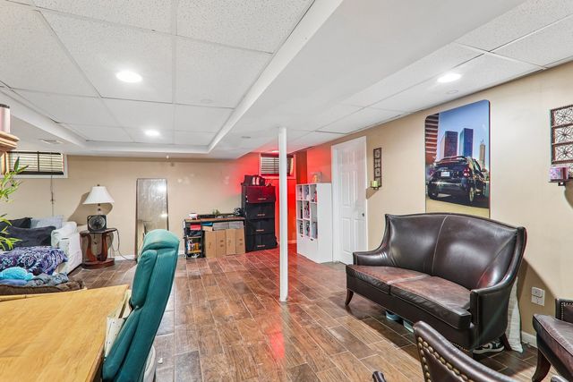 1213 Johnson Drive, Naperville, IL 60540