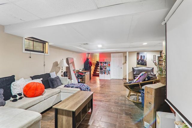 1213 Johnson Drive, Naperville, IL 60540