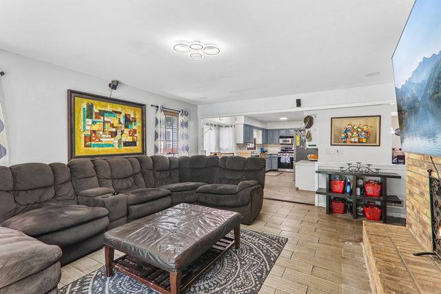 1213 Johnson Drive, Naperville, IL 60540