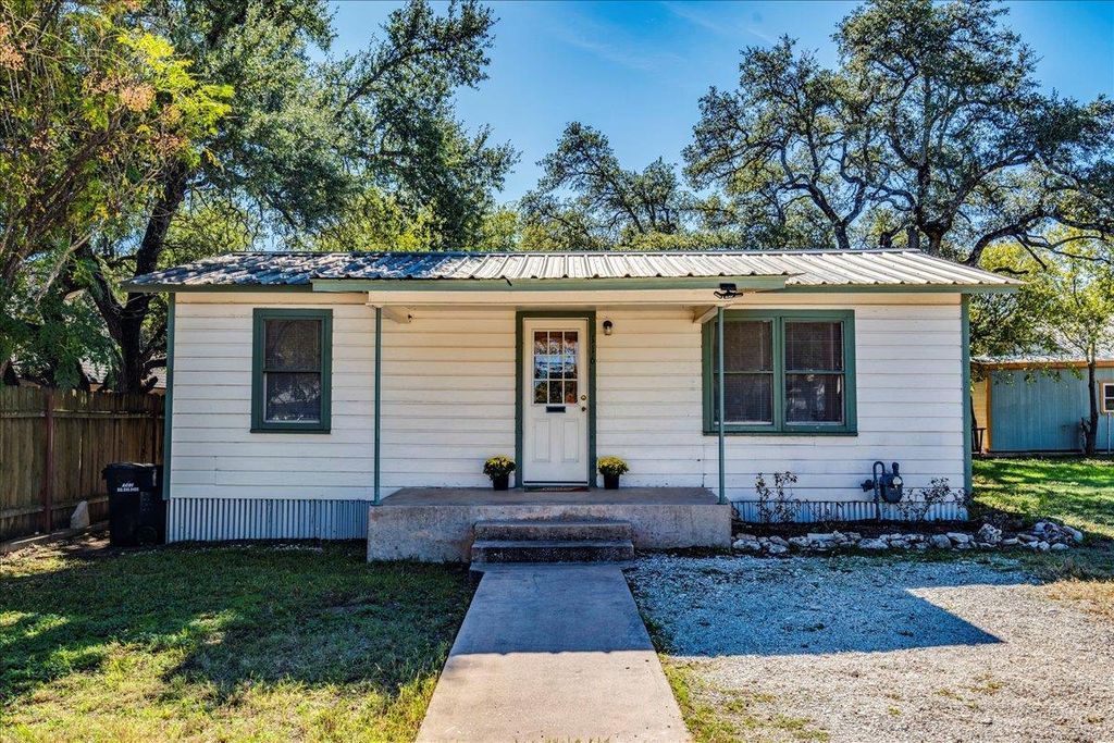 116 E Moeller ST, Bertram, TX 78605