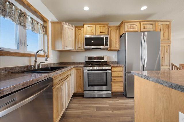 2844 Grey Eagle Pass, Minot, ND 58703