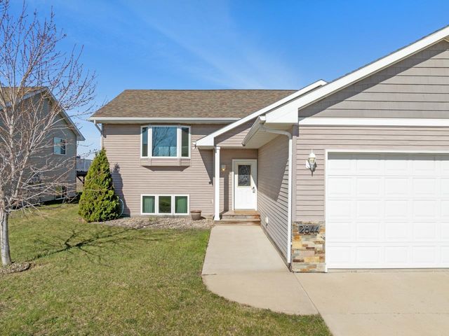 2844 Grey Eagle Pass, Minot, ND 58703