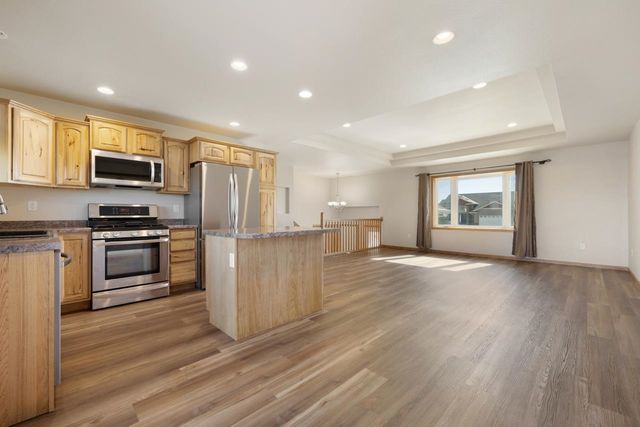 2844 Grey Eagle Pass, Minot, ND 58703