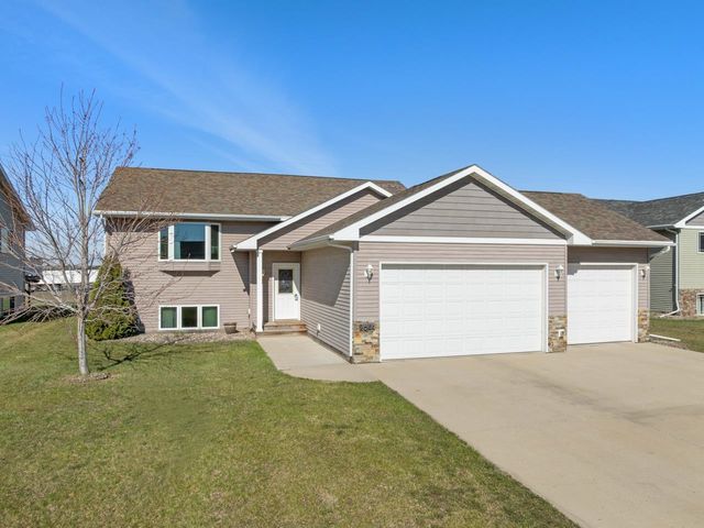 2844 Grey Eagle Pass, Minot, ND 58703
