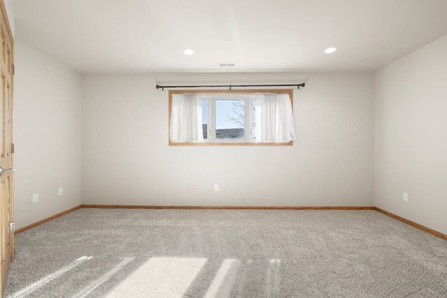2844 Grey Eagle Pass, Minot, ND 58703