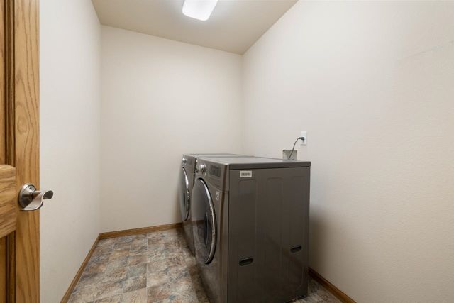 2844 Grey Eagle Pass, Minot, ND 58703