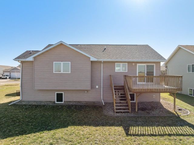 2844 Grey Eagle Pass, Minot, ND 58703
