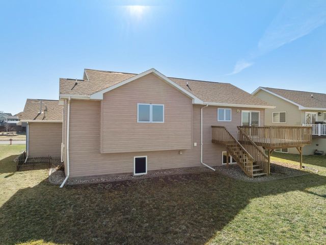 2844 Grey Eagle Pass, Minot, ND 58703