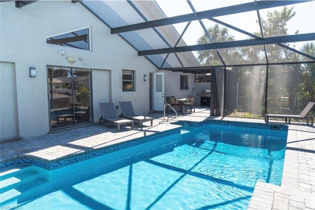 323 Washington CT, Fort Myers Beach, FL 33931