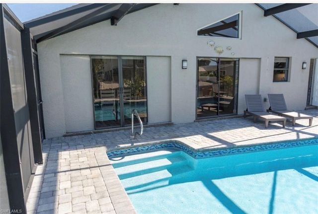 323 Washington CT, Fort Myers Beach, FL 33931
