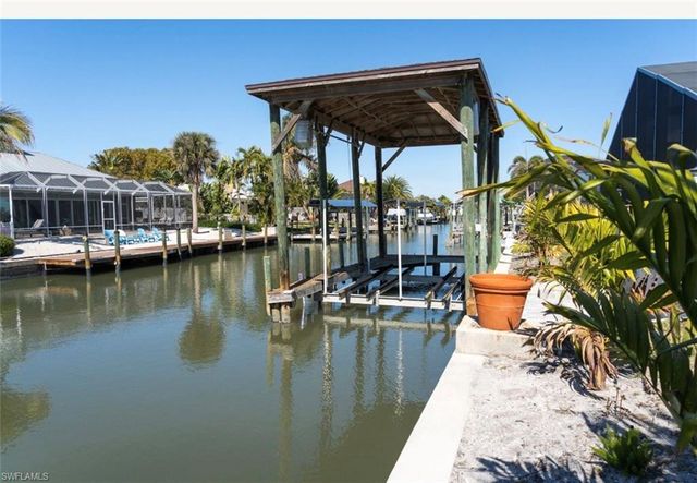 323 Washington CT, Fort Myers Beach, FL 33931