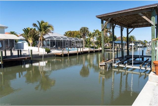 323 Washington CT, Fort Myers Beach, FL 33931