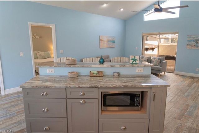 323 Washington CT, Fort Myers Beach, FL 33931