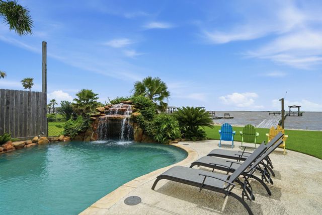 1623 Dick Bay Drive, San Leon, TX 77539