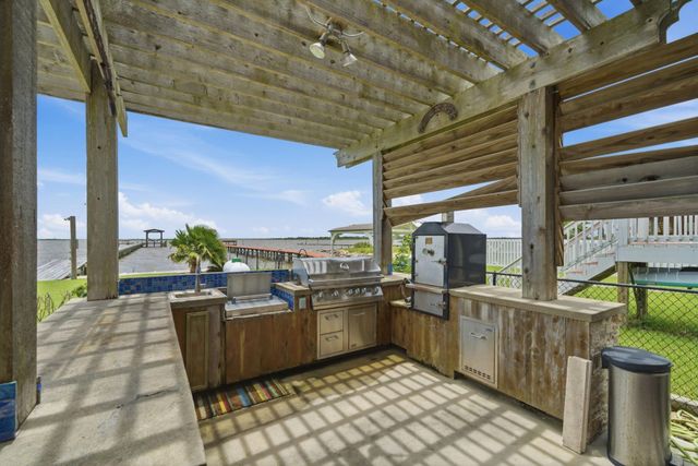 1623 Dick Bay Drive, San Leon, TX 77539