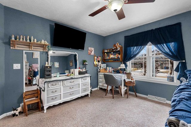 833 WHISPERING WAY, Omro, WI 54963