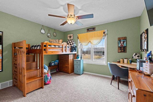 833 WHISPERING WAY, Omro, WI 54963