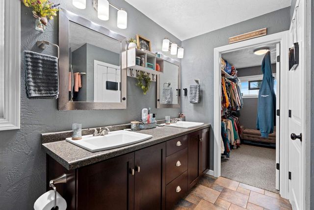 833 WHISPERING WAY, Omro, WI 54963