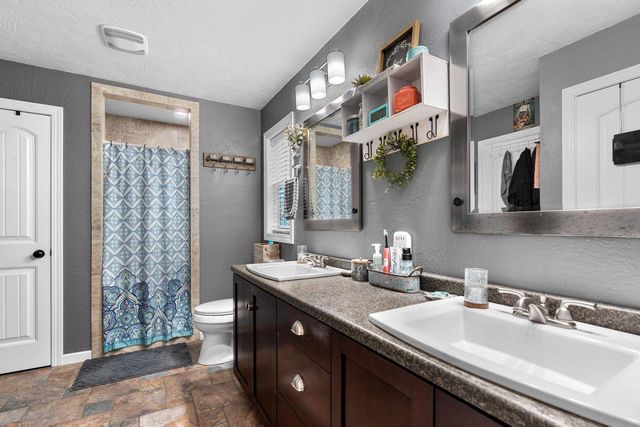 833 WHISPERING WAY, Omro, WI 54963