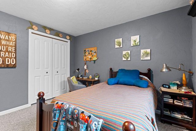 833 WHISPERING WAY, Omro, WI 54963