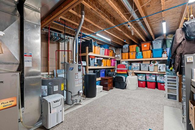 833 WHISPERING WAY, Omro, WI 54963