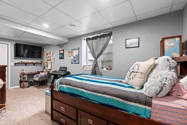 833 WHISPERING WAY, Omro, WI 54963