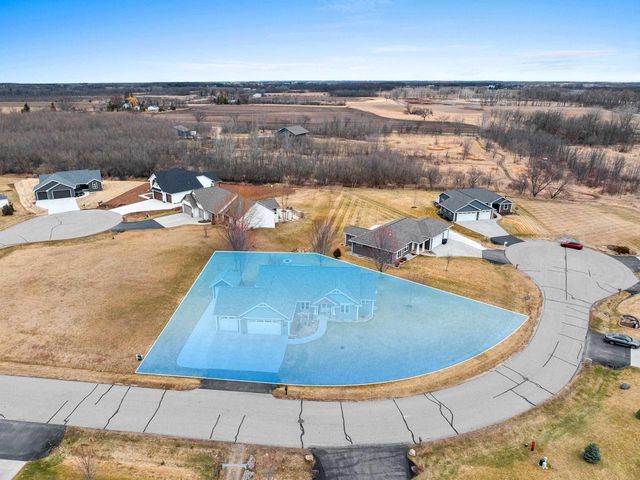 833 WHISPERING WAY, Omro, WI 54963