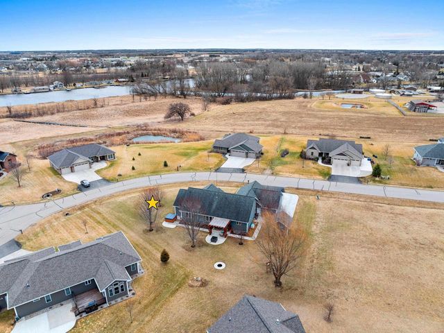 833 WHISPERING WAY, Omro, WI 54963