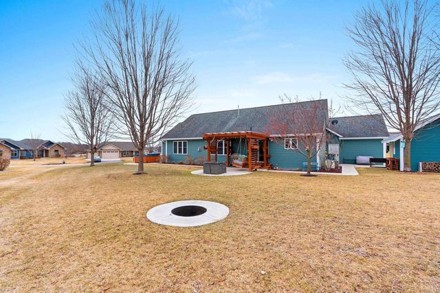 833 WHISPERING WAY, Omro, WI 54963