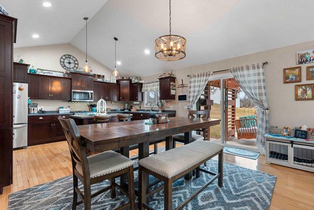 833 WHISPERING WAY, Omro, WI 54963